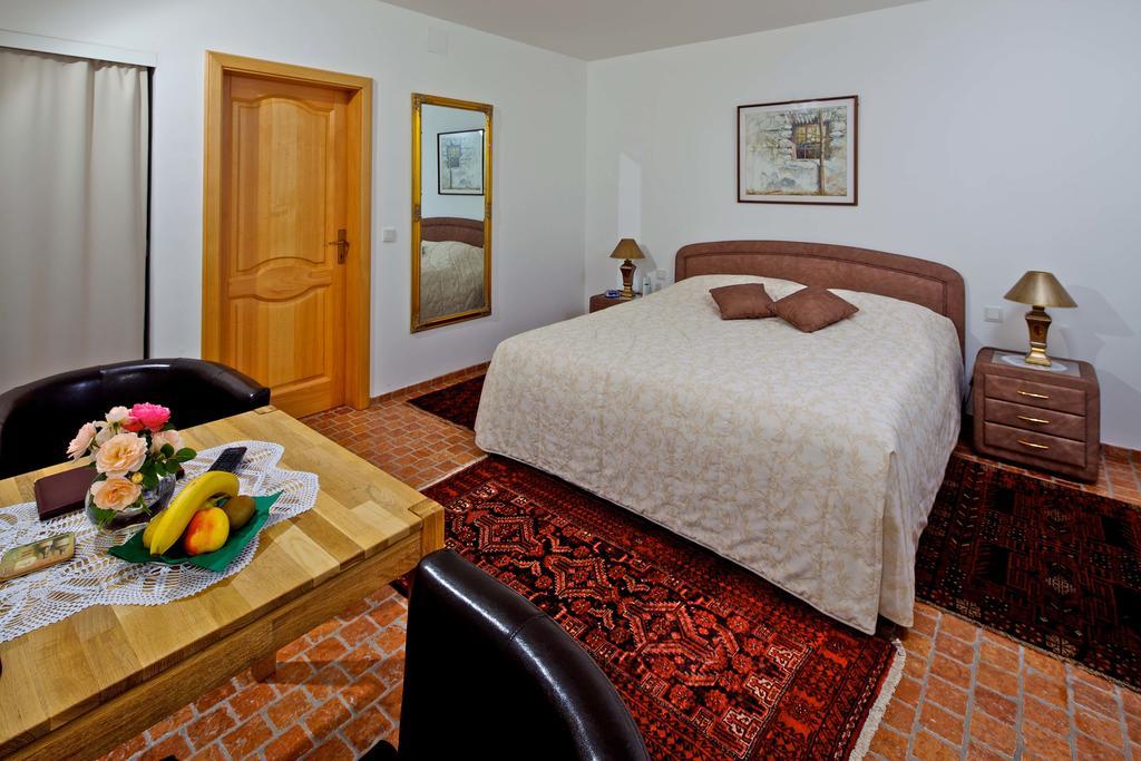 Gastehaus Samira Hotel Purbach am Neusiedlersee Room photo