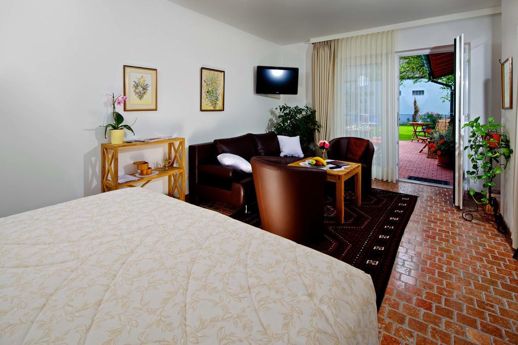 Gastehaus Samira Hotel Purbach am Neusiedlersee Room photo